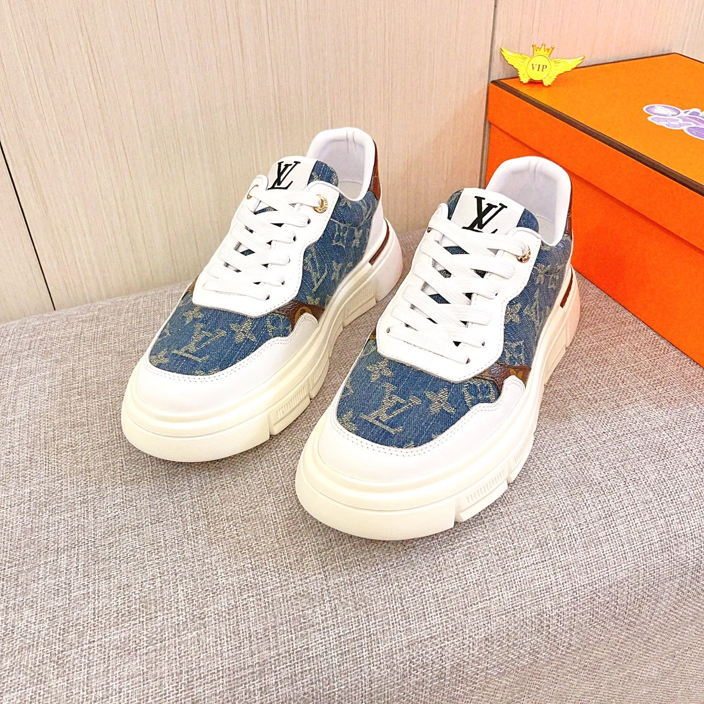 Men's shoes 💰 420 men's shoes 💰 [LV] 🔥 Louis Vuitton high-end men's shoes brand official website 1:1 latest masterpiece: uppers are made of Italian imported first-layer cowhide with comfortable and breathable lining ➕ original non-slip and wear-resistant outsole 🔥, making walking more convenient and comfortable! An exclusive new model, a stunning work, a beautiful 1:1 replica [color] compared to the official quality! Create a fashionable personality to set off your uniqueness! A must-have for trendy men! Classic 🔥Size: 38-44 Color: 🔥 2⃣️colors available🔥.
